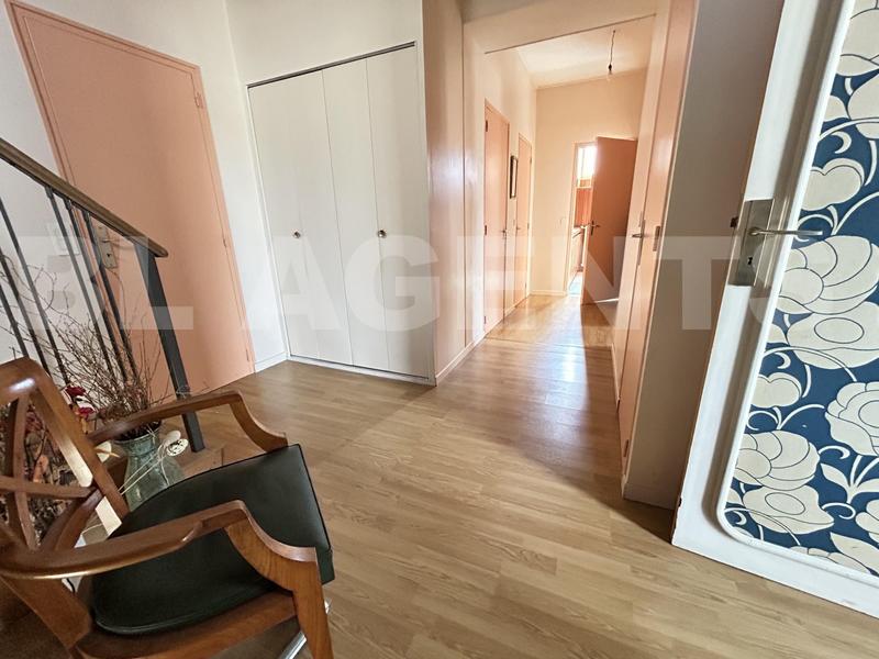 Maison - 210 m² - 8 pièces