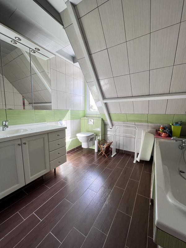 Maison traditionnelle - 144 m² - 7 pièces