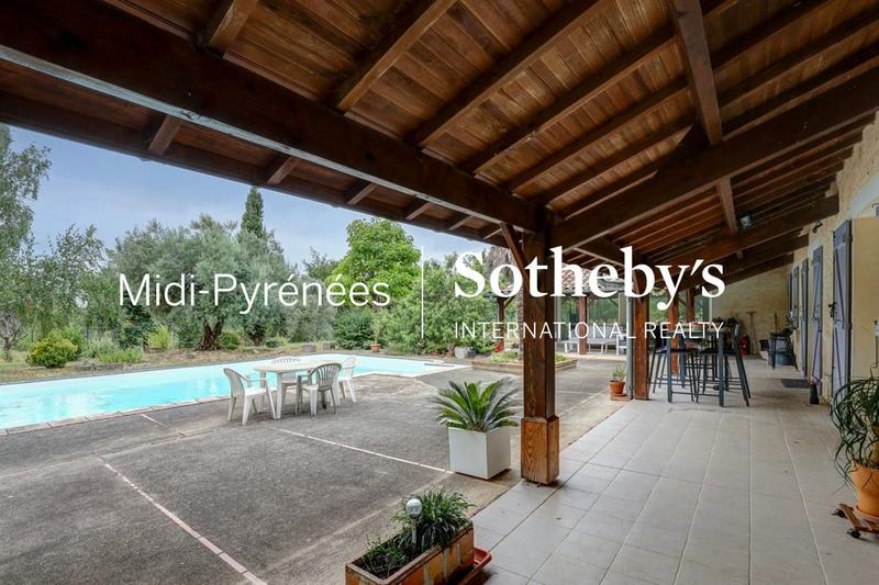 Maison - 307 m² - 9 pièces