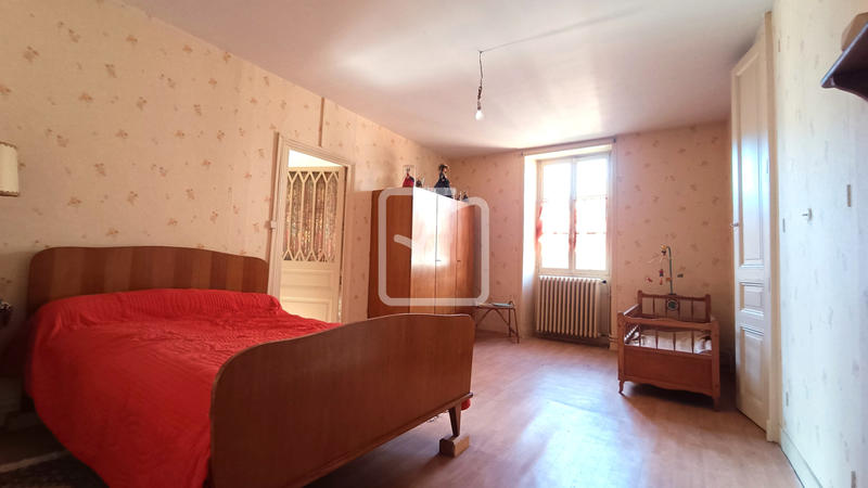 Maison - 234 m² - 8 pièces