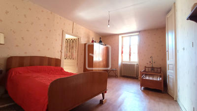 Maison - 234 m² - 8 pièces