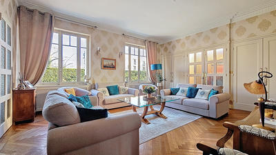 Maison - 196 m² - 8 pièces