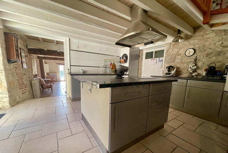 Maison - 220 m² - 8 pièces