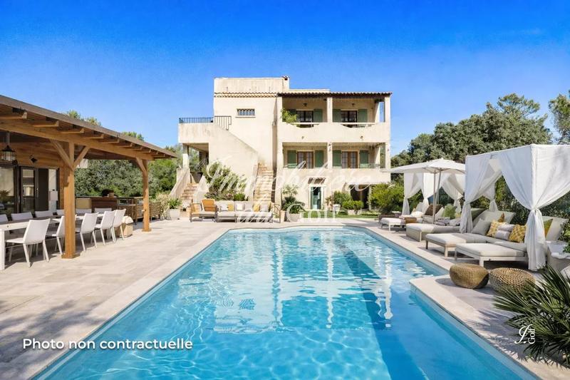 Maison - 213 m² - 12 pièces