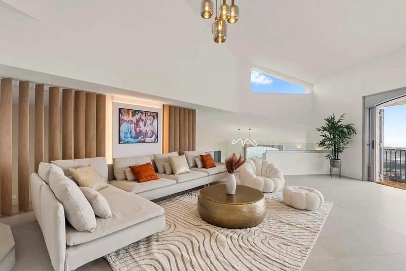 Maison - 307 m² - 7 pièces