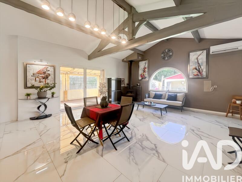 Maison - 228 m² - 10 pièces