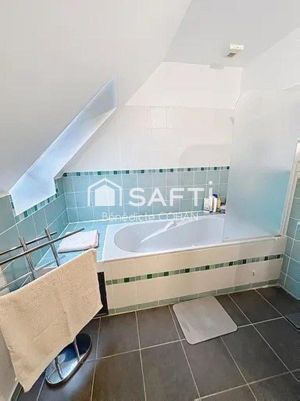 Maison - 250 m² - 10 pièces