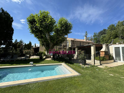 Mas - 376 m² - 15 pièces