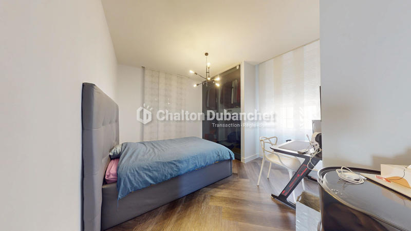 Maison - 220 m² - 8 pièces