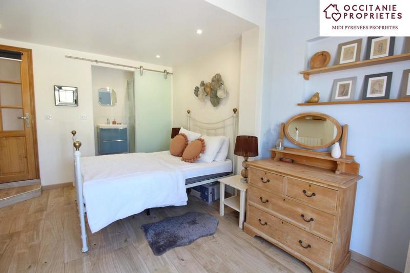 Maison - 229 m² - 9 pièces