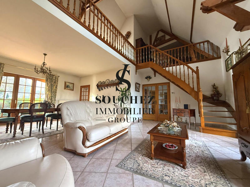 Maison - 202 m² - 7 pièces