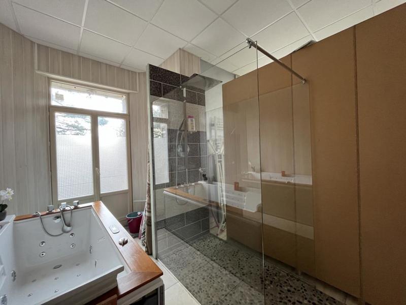 Maison de maîtres - 300 m² - 9 pièces