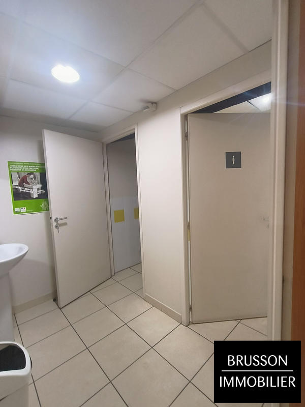 Local commercial - 318 m²