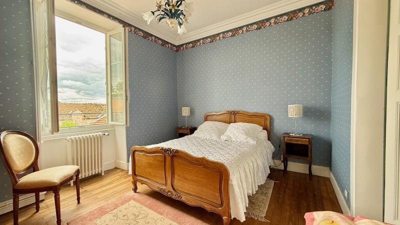 Maison - 245 m² - 11 pièces