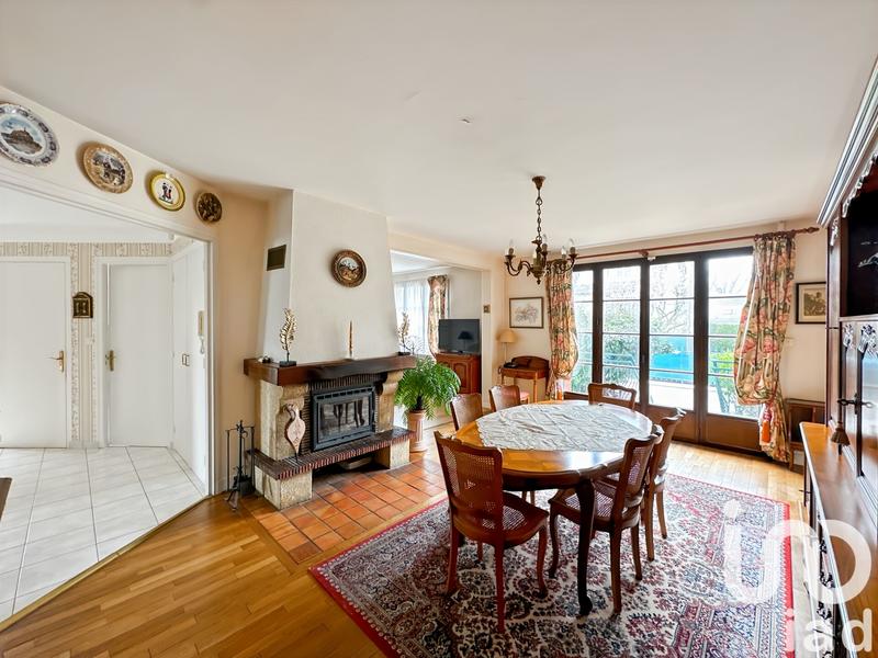 Maison - 180 m² - 8 pièces