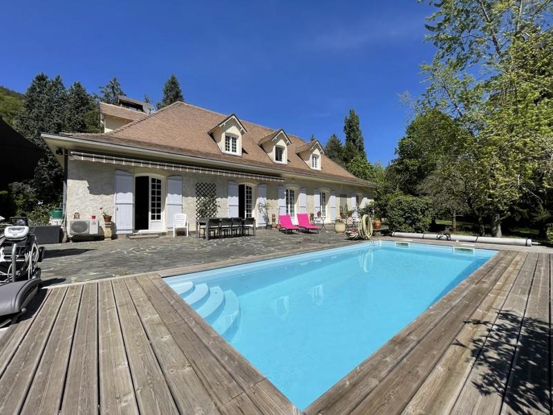 Villa - 280 m² - 10 pièces