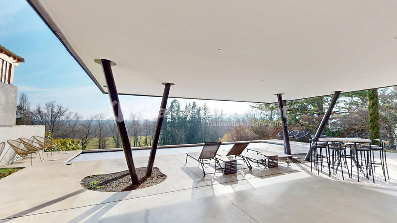 Maison - 235 m² - 6 pièces