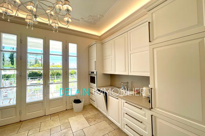 Villa - 220 m² - 11 pièces