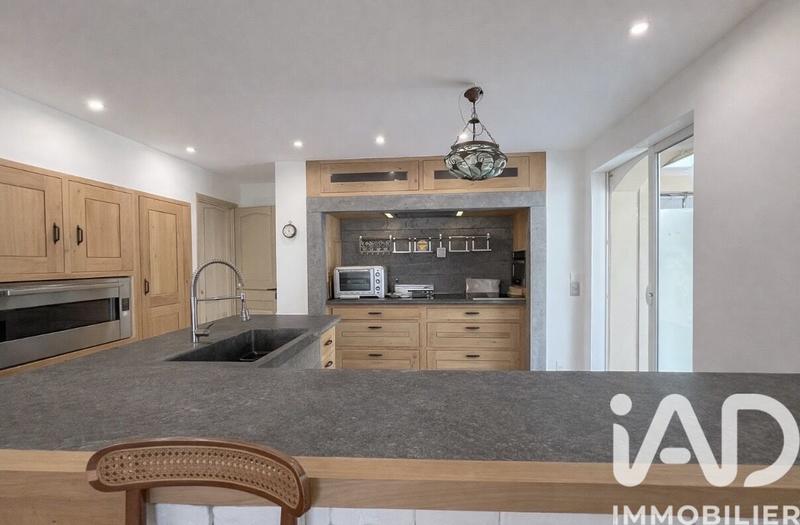 Maison - 245 m² - 9 pièces