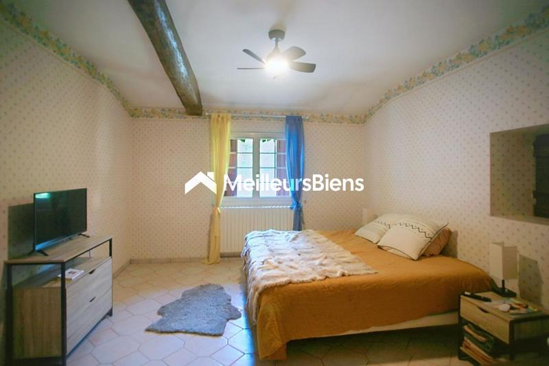 Propriété - 252 m² - 6 pièces