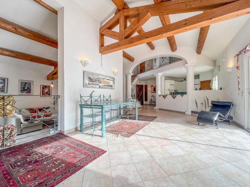 Villa - 328 m² - 10 pièces