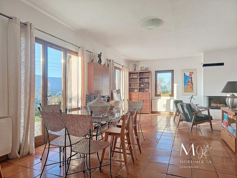 Maison - 180 m² - 8 pièces