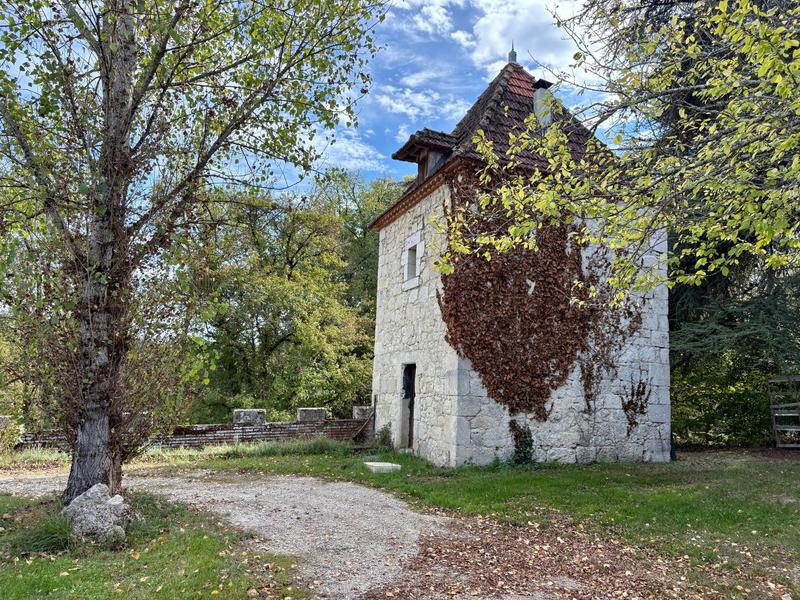 Château - 451 m² - 14 pièces
