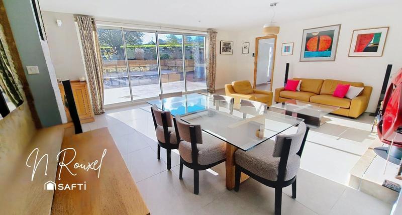 Maison - 280 m² - 12 pièces