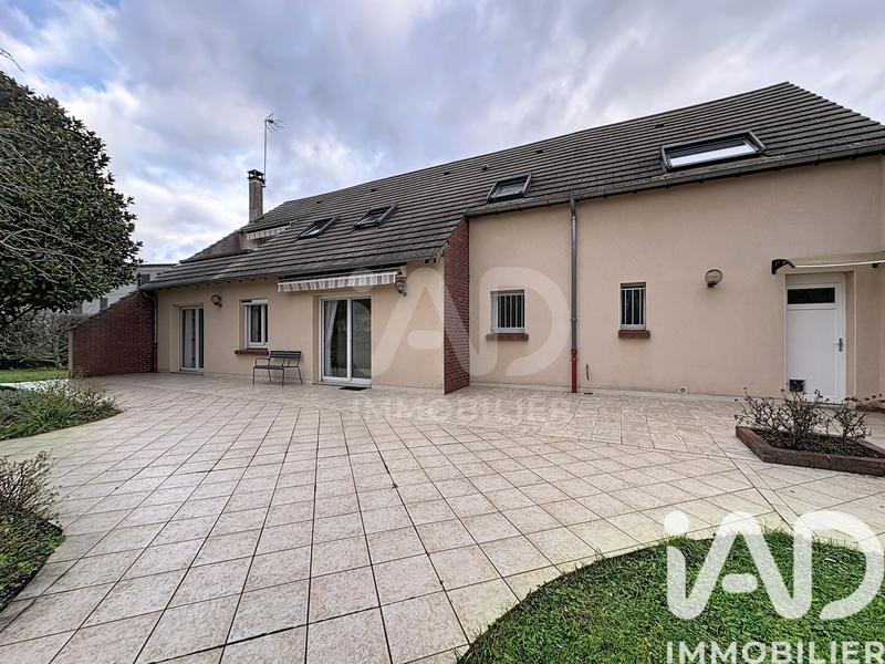 Maison - 250 m² - 8 pièces