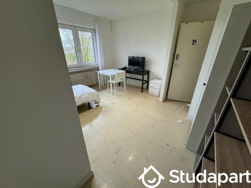 Chambre - 9 m² - 1 pièce