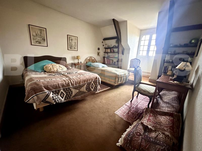 Maison - 206 m² - 8 pièces