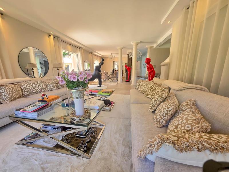 Villa - 329 m² - 6 pièces