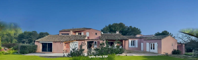 Villa - 285 m² - 8 pièces