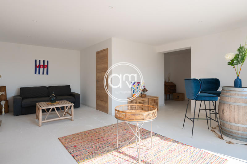 Villa - 331 m² - 8 pièces