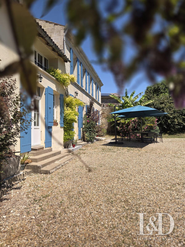 Maison - 376 m² - 15 pièces