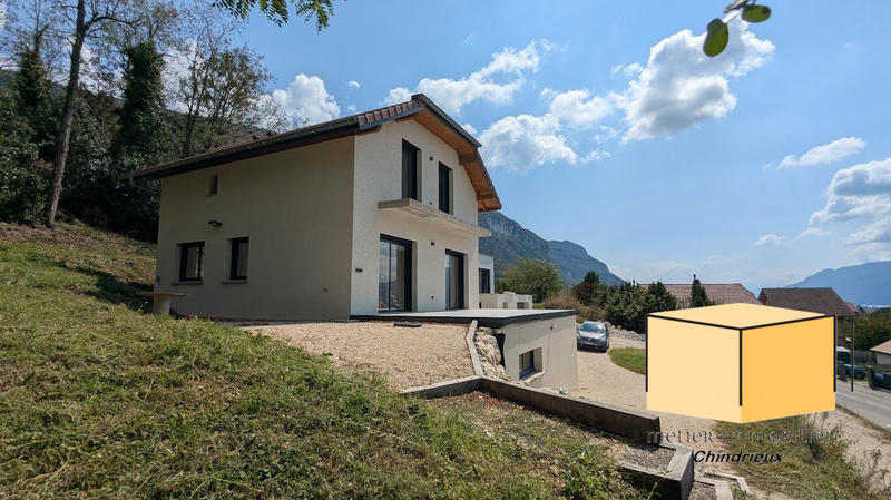 Maison - 95 m² - 5 pièces