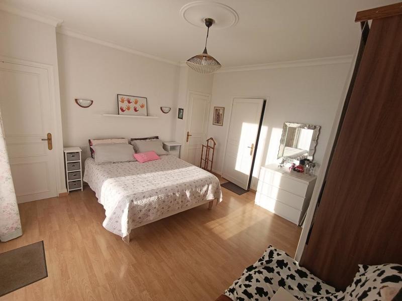 Maison - 261 m² - 11 pièces