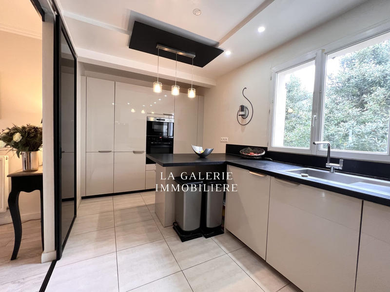 Maison - 186 m² - 8 pièces