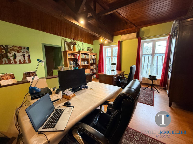 Maison - 225 m² - 9 pièces