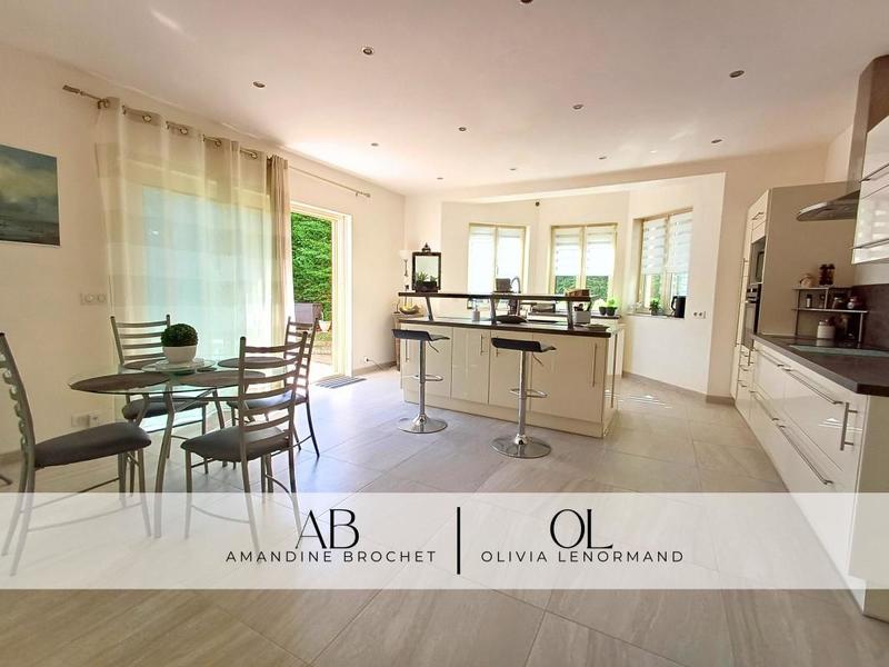 Maison - 311 m² - 8 pièces