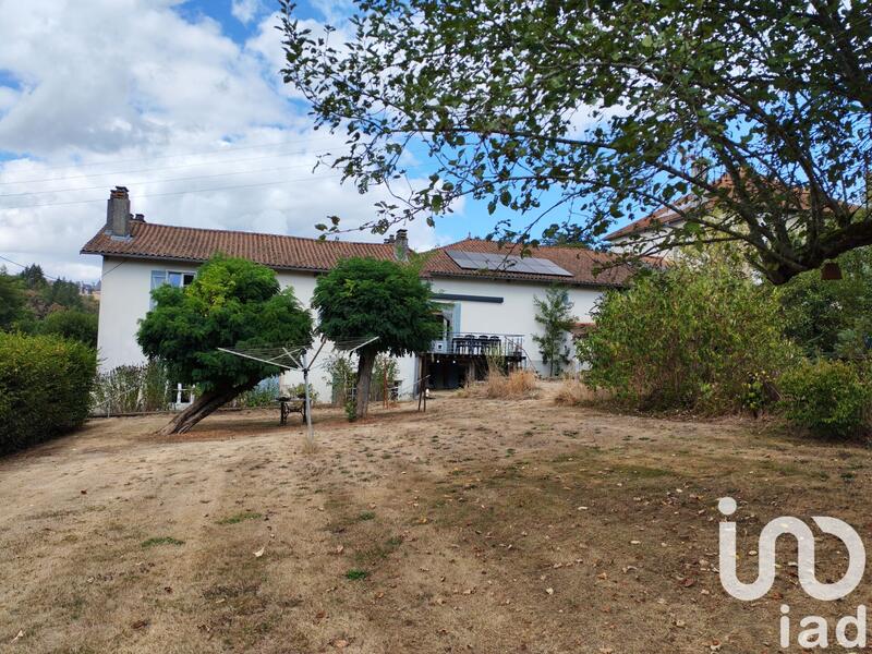 Maison - 235 m² - 10 pièces