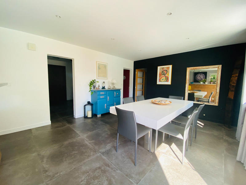 Propriété - 223 m² - 7 pièces