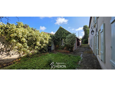 Maison - 374 m² - 10 pièces