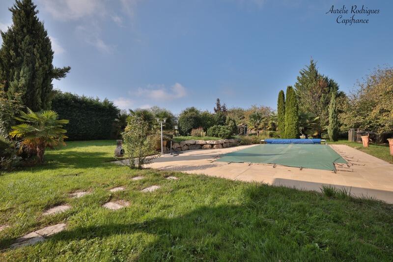 Maison - 208 m² - 7 pièces