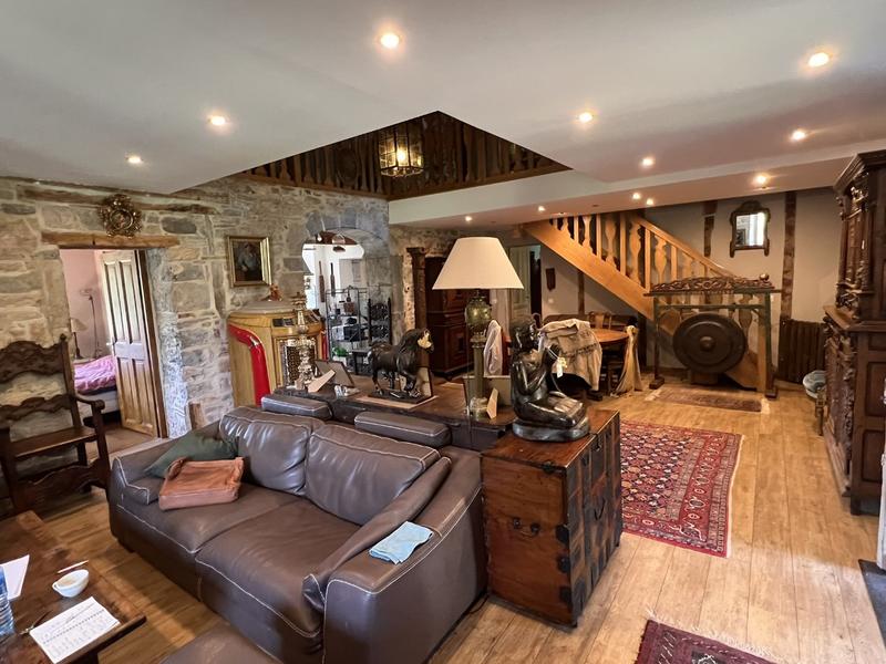 Propriété - 230 m² - 7 pièces