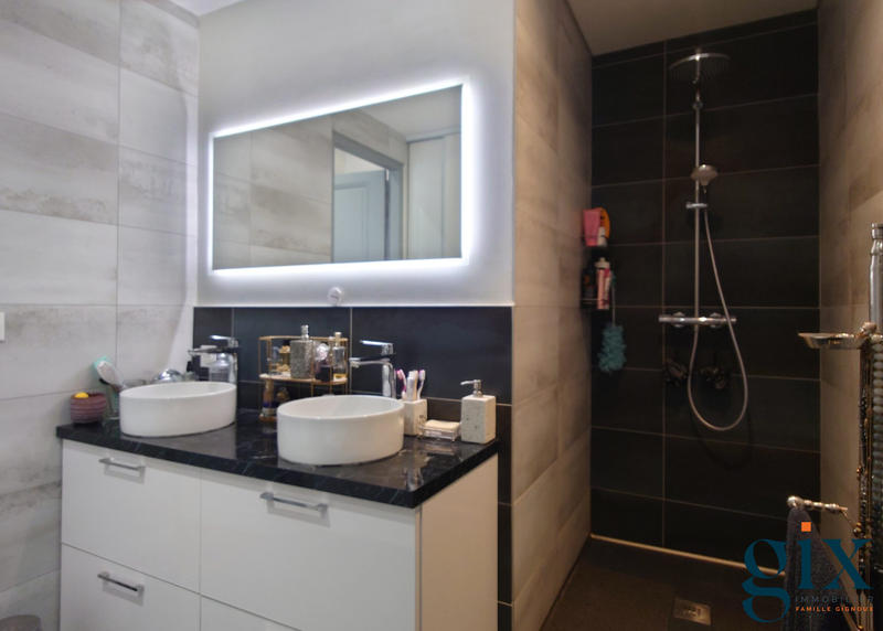 Appartement - 160 m² - 5 pièces