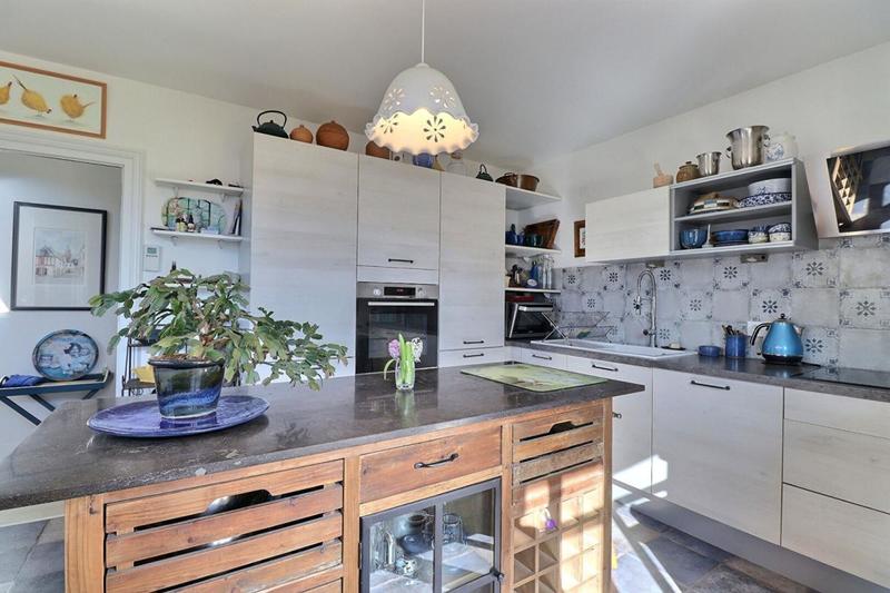 Demeure - 252 m² - 8 pièces