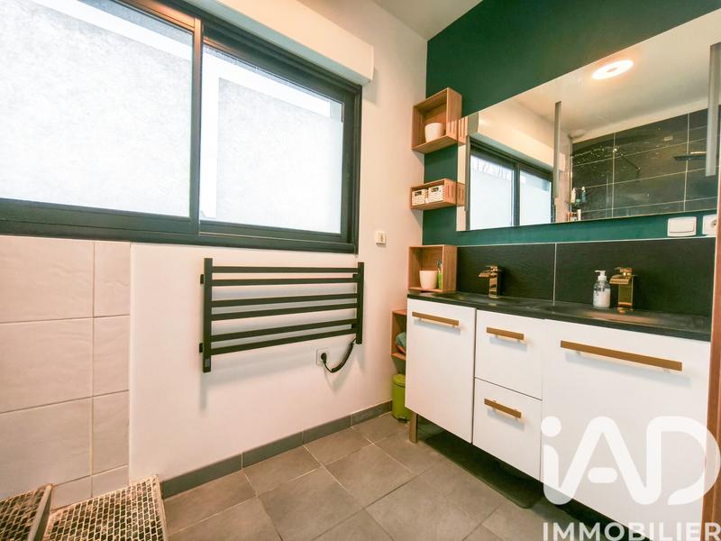 Maison - 189 m² - 9 pièces