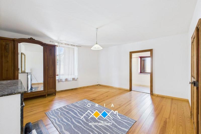 Maison - 235 m² - 10 pièces