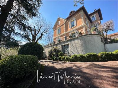 Maison de maîtres - 357 m² - 9 pièces